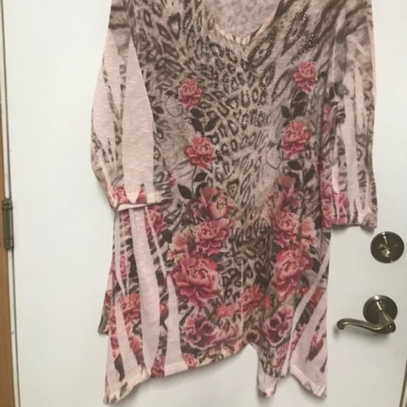 STUDIO GEN BOUTIQUE WOMENS ANIMAL PRINT/ROSE BEADED TUNIC. XL - Picture 1 of 4